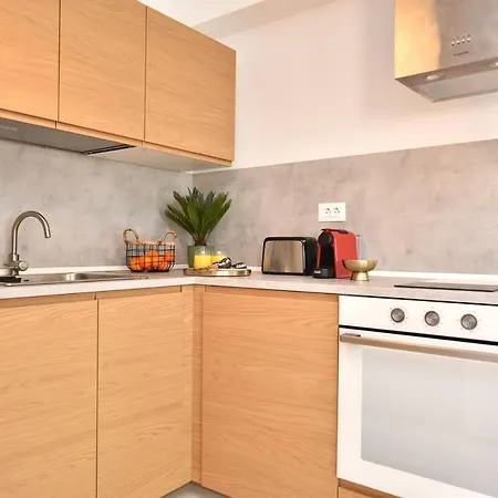 Price! Maximum Comfort & Location!