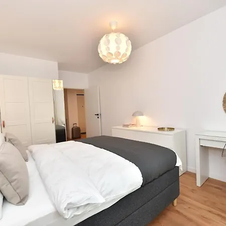 Price! Maximum Comfort & Location! *