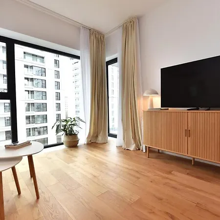 Price! Maximum Comfort & Location! *