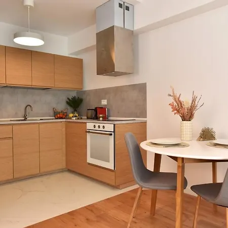 Price! Maximum Comfort & Location! Apartament
